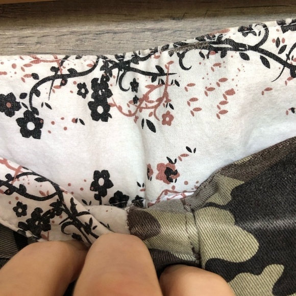Nevada Cropped Flare Camouflage Pants Size 12 - Picture 7 of 12